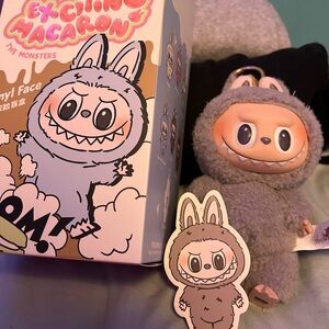 Labubu Exciting Macaron (Sesame Bean)